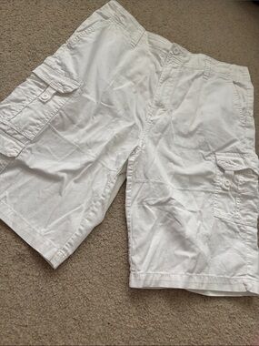 Airwalk White Men's Cargo Shorts - Pocketed Casual